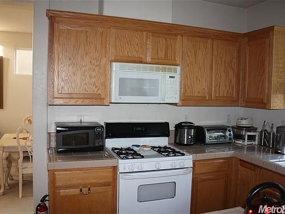 5th image of 544 Cape Breton Ln