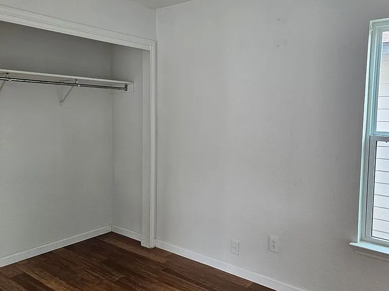 13400 Coomes Dr — Photo 20