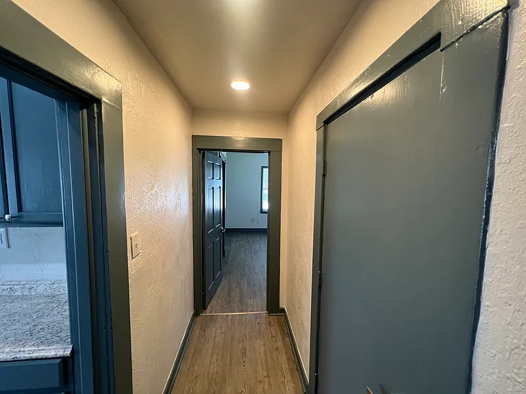 210 E Johnson St — Photo 14