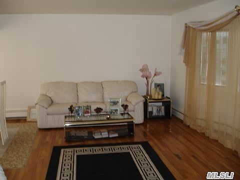 4th image of 324 Glynn St