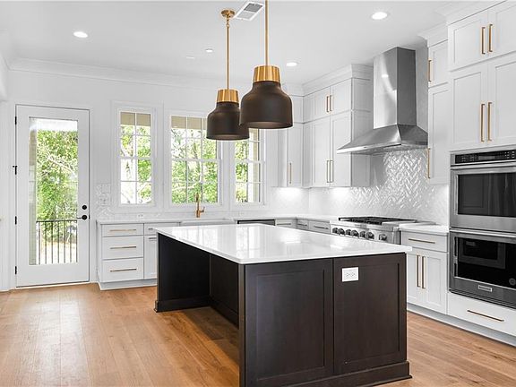 5th image of 400 Mayfair Ct