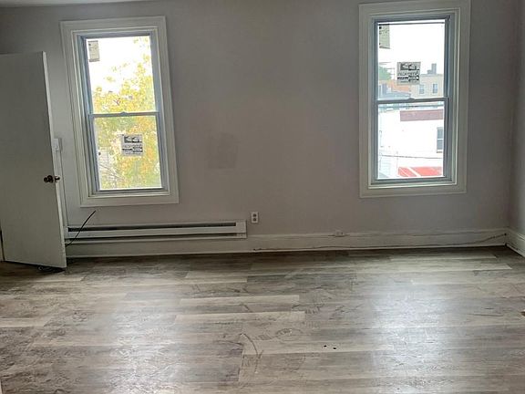 4th image of 18 Crawford St Floor 3