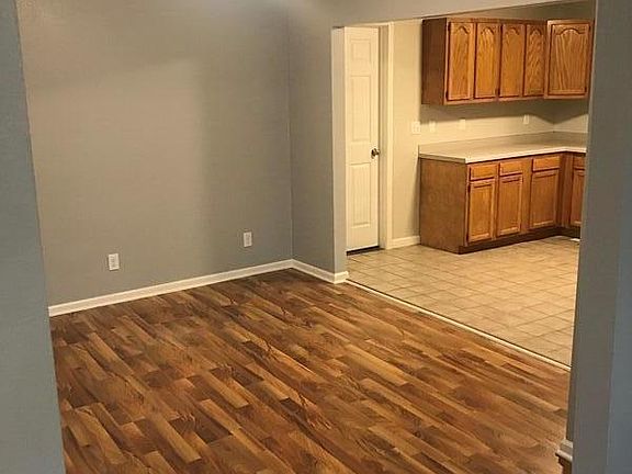 4th image of 25 W Main St #1/2
