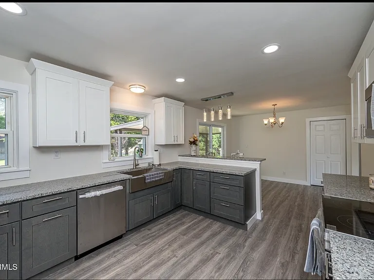 5909 Adelia Dr — Photo 13