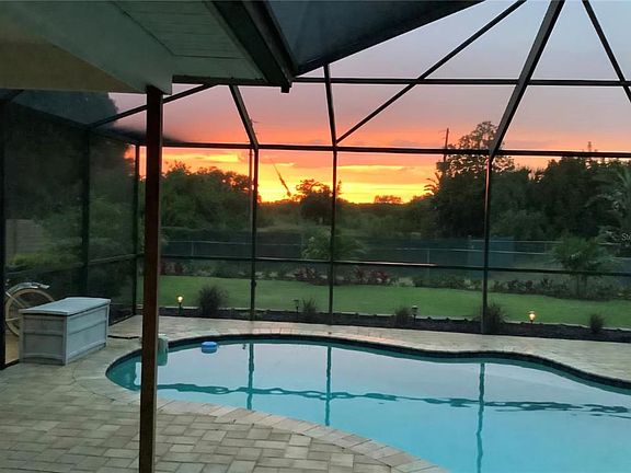 3rd image of 5916 Oakhurst Dr