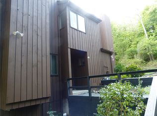 46 Redwood Dr, Highland Mills, NY 10930