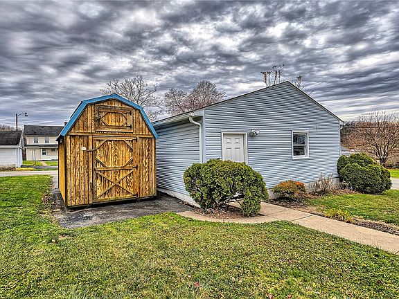 4th image of 329 Price St