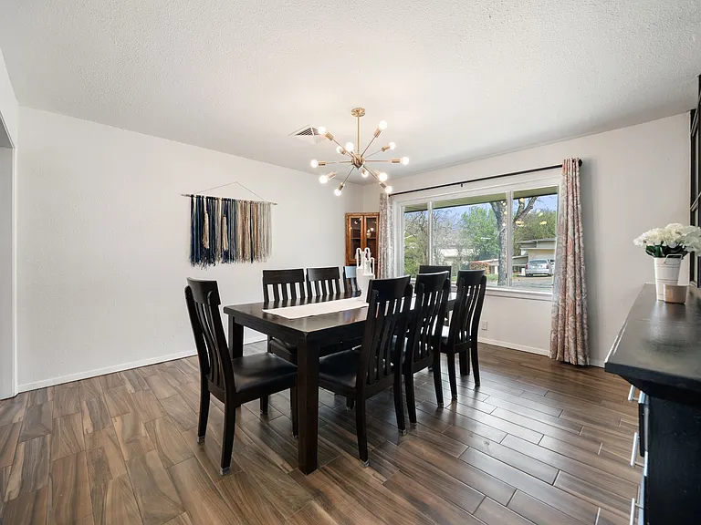 809 NW 9th St — Photo 10