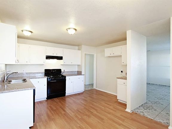 5th image of 7828 Valmont Ave