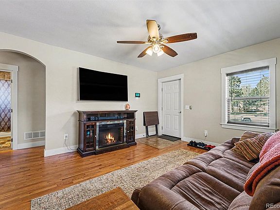 4th image of 1540 Tamarac Street