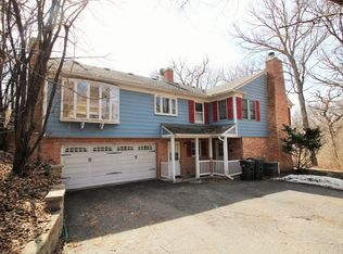 173 Stonegate Rd, Trout Valley, IL 60013