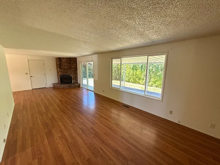 1809 Wallace Rd NW — Photo 4