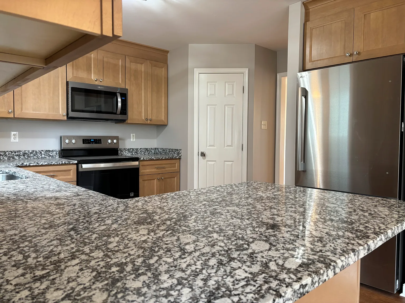 4 bed, 2.5 bath, 1848 sqft, $2,595 — Photo 4