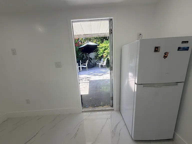 2314 SW 60th Ave — Photo 7