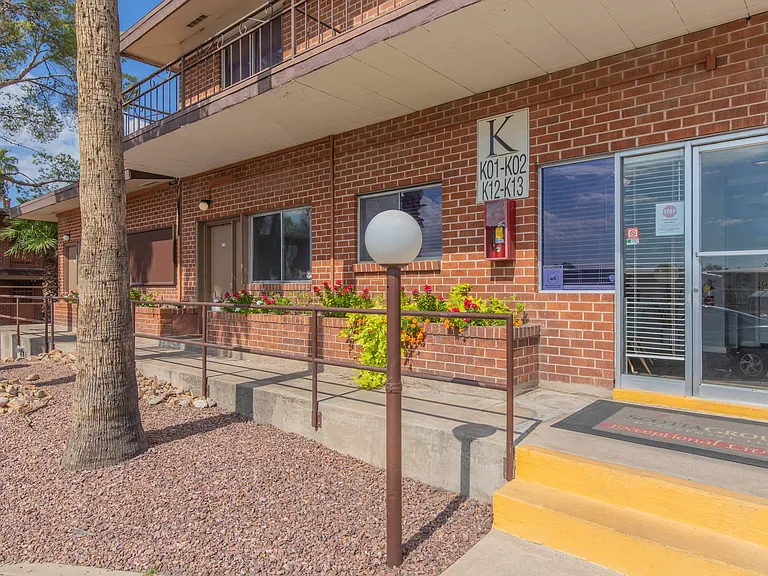Country Club Apartments — Photo 22