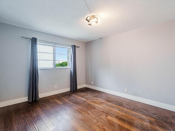 4th image of 900 NE 12th Ave APT 408