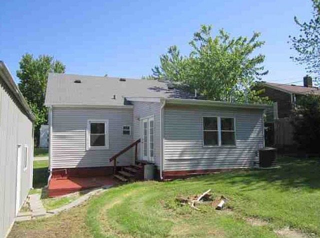 2nd image of 208 W Main St