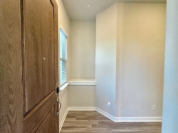 3rd image of 1321 Pebblebrook Ln