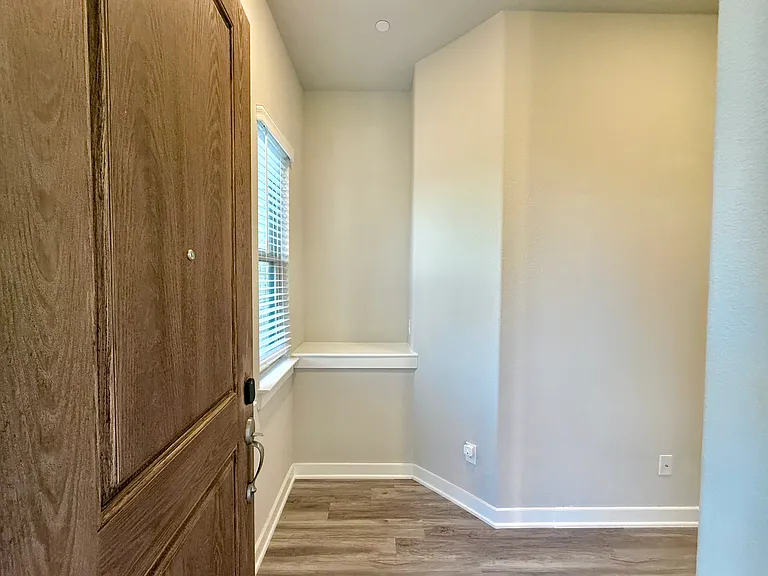 1321 Pebblebrook Ln — Photo 3