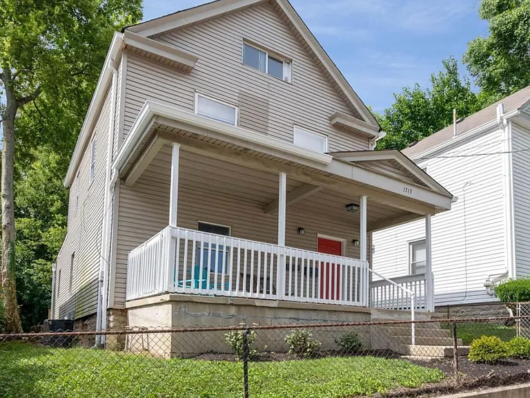 E. Walnut Hills - Cute 2 Bed In Upper Of 2 Family — Photo 3