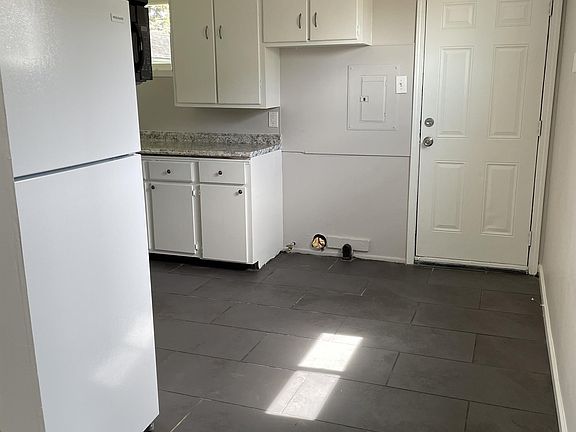 5th image of 2726 Margaret St
