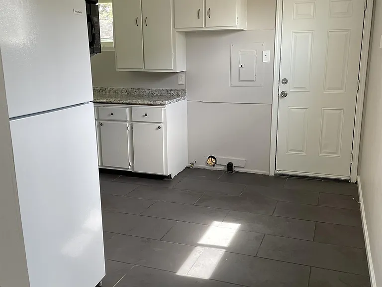 2726 Margaret St — Photo 5