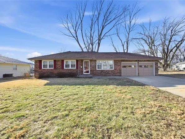 6018 Richards Dr, Shawnee, KS 66216