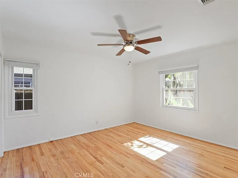 15460 Sylvan St — Photo 21