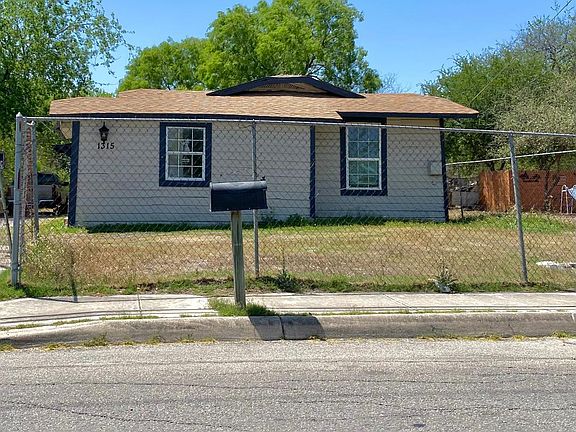 4th image of 1315 Amanda St
