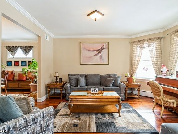 5th image of 226 Vreeland Ave