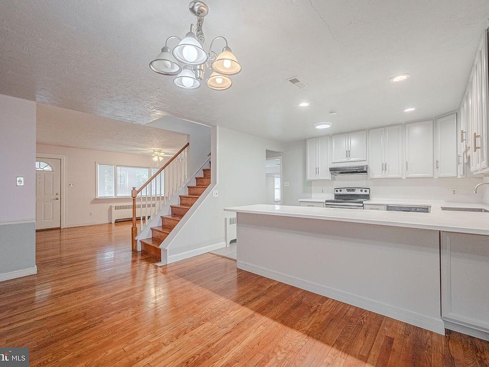 2nd image of 2406 Limestone Rd