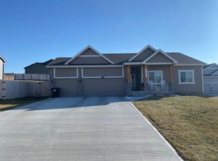 11159 Horizon Cir, Papillion, NE 68046