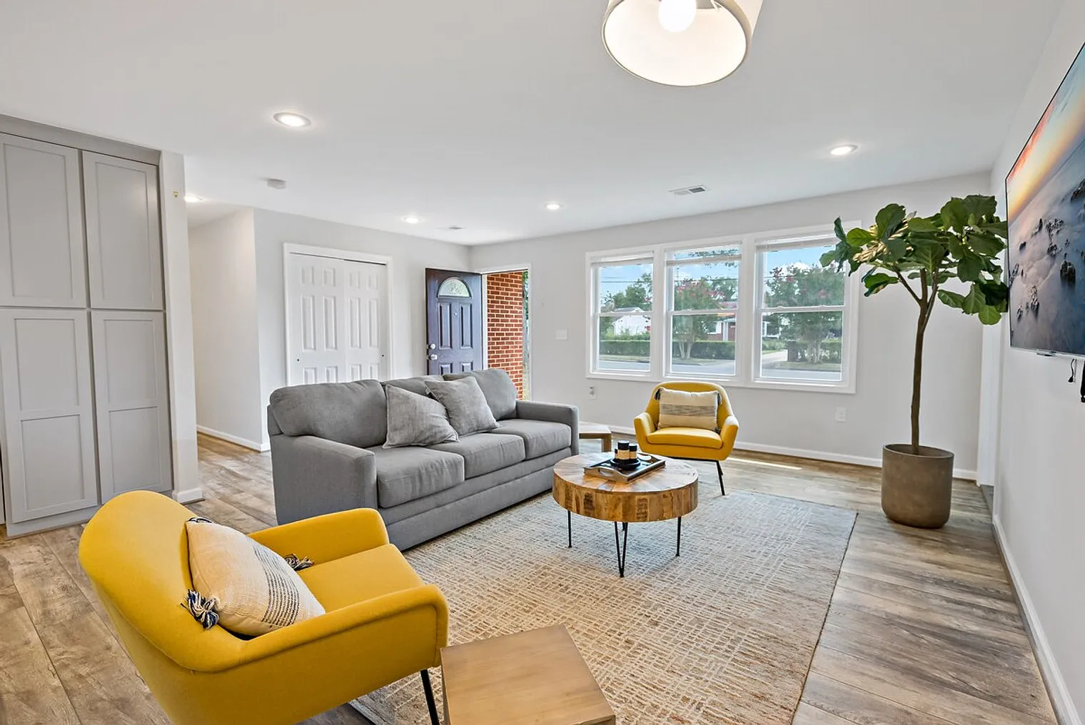 4 bed, 3.0 bath, $8,330 — Photo 1