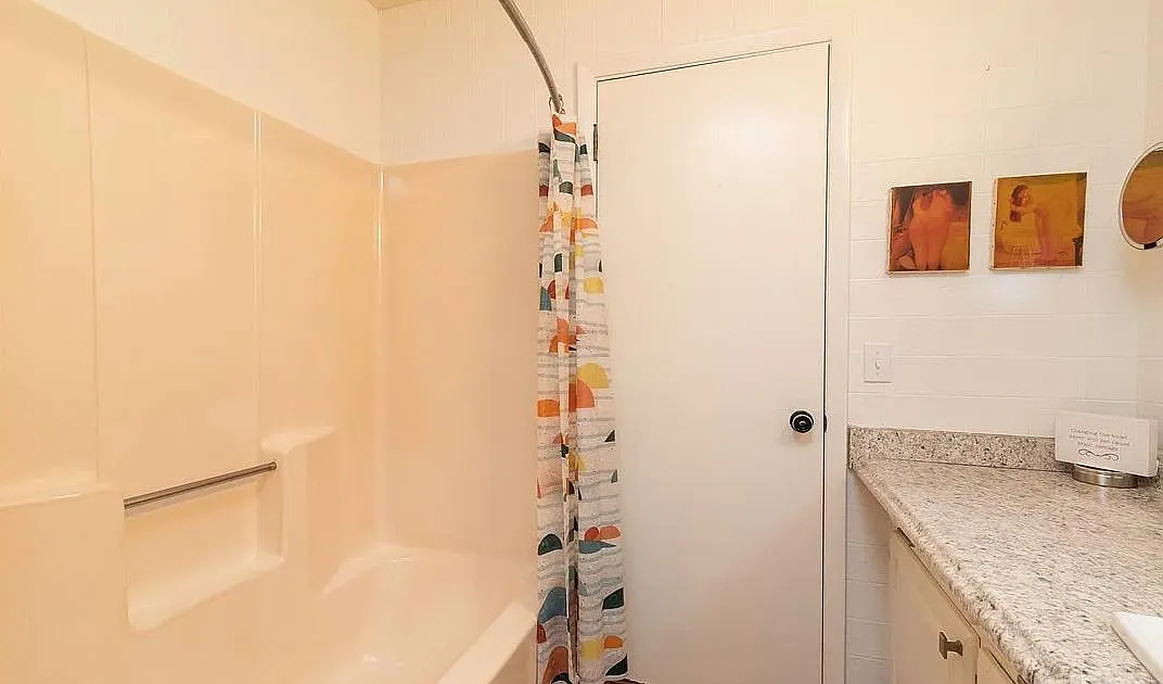 2 bed, 1000 sqft, $2,400 — Photo 1