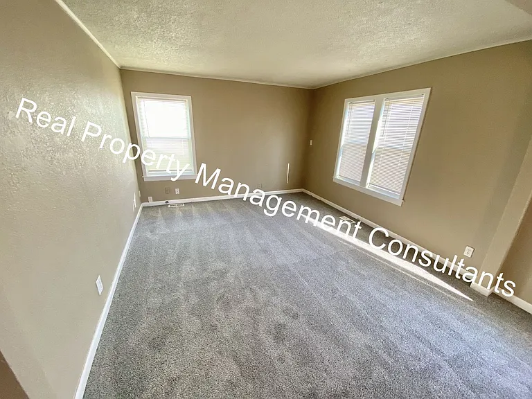 6306 E 152nd St — Photo 16