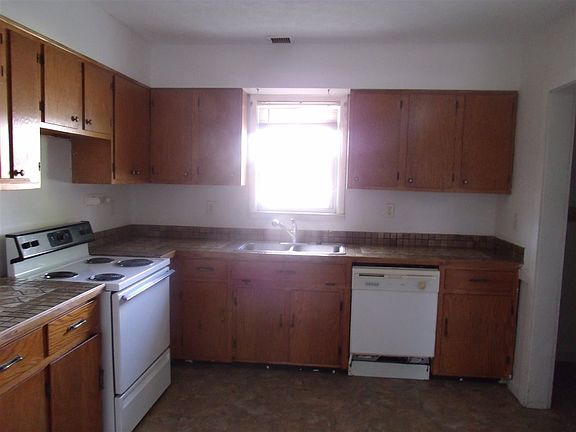 5th image of 1226 Main St