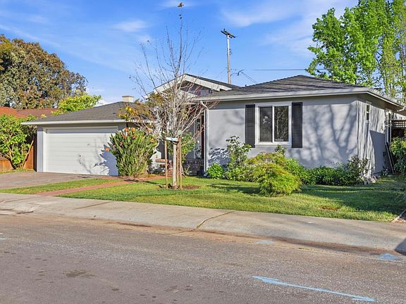 3rd image of 105 Louise Ln