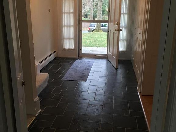 2nd image of 542 Heavitree Hl