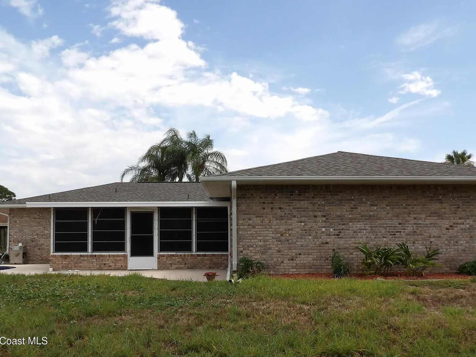 3 bed, 2.0 bath, 1681 sqft, $2,300 — Photo 2