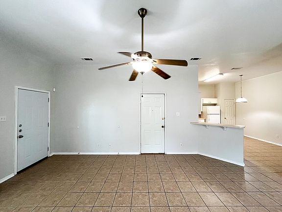 5th image of 204 Dale Earnhardt Dr #A