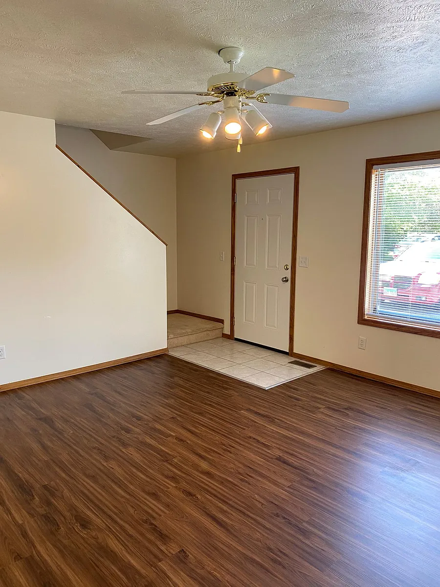 Building Photo - 2220 N Illinois Ave #B