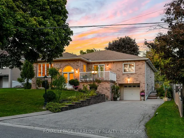 134 Hadrian Dr, Toronto, ON M9W 1V4