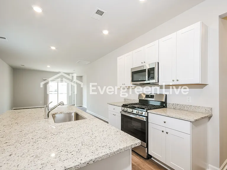 380 Pine Crest View Dr — Photo 5