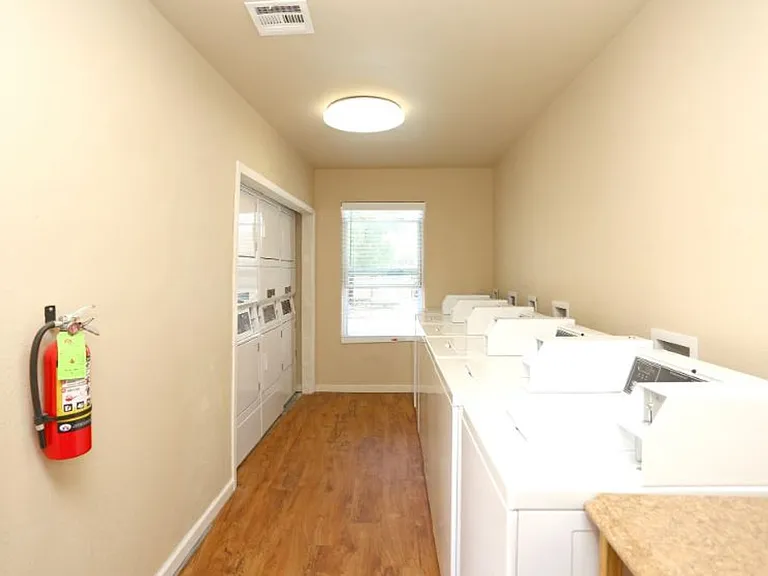 Preston Square Apartments - Now Offering $200 Off Move-In Costs! — Photo 6