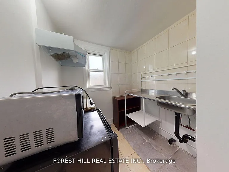 262 Poyntz Ave #2 — Photo 9