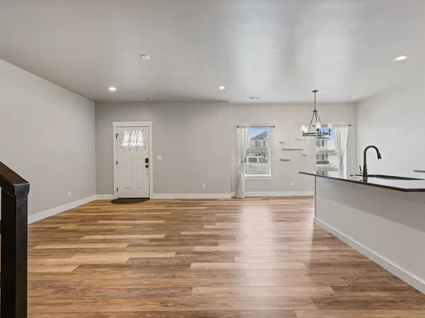 2997 Sunburst Dr, Ammon, ID 83406