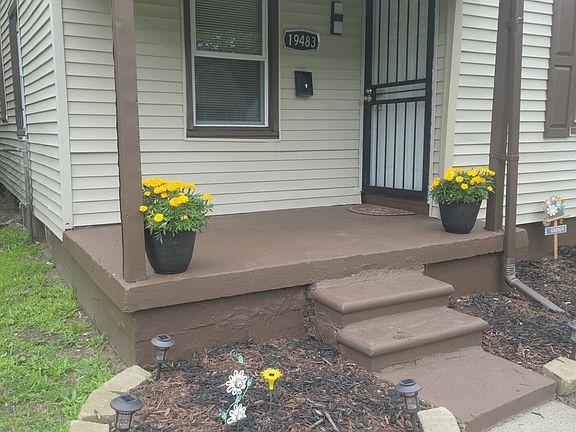 3rd image of 19483 Rosemont Ave