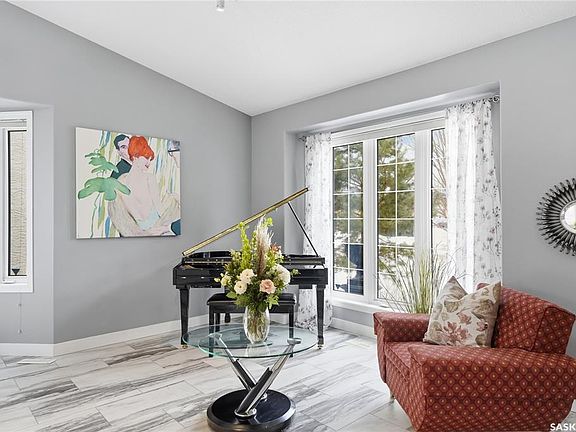 5th image of 406 Laycoe CRESCENT