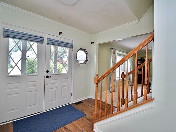3rd image of 8125 Meagans Ln