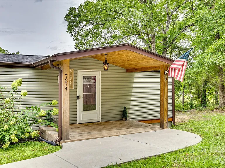 7274 Charlotte Hwy — Photo 2